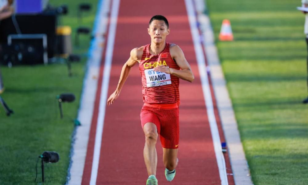 莫雷诺与巴伦西亚的合同将在2027年6月到期，尤文图斯也想签下他，但是如果纽卡斯尔真的报价4000万欧元，那么尤文图斯签下莫雷诺将变得非常困难。
